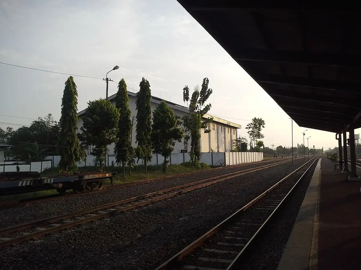 Gudang penyimpanan barang di Pekalongan untuk ilustrasi logistik koperasi.