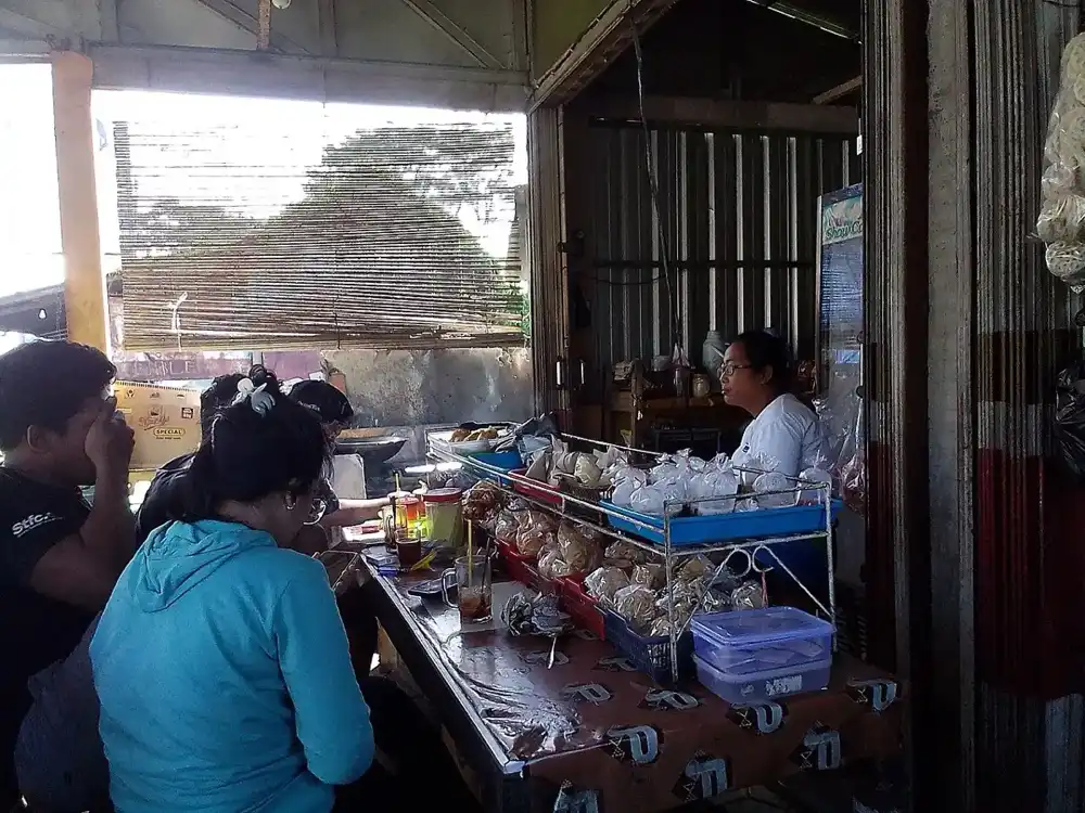 Warung sembako di Purworejo untuk ilustrasi layanan PPOB koperasi.